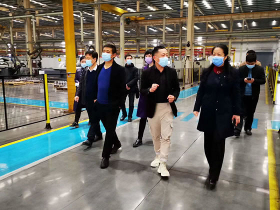 邯鄲市科技局黨組書記、局長(zhǎng)安鳳玲一行冒雨調(diào)研恒工，對(duì)恒工產(chǎn)學(xué)研方面的工作做出高度評(píng)價(jià)。